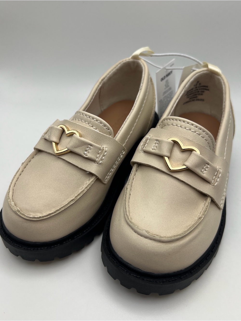 Old Navy Cream Loafers with Gold Heart Accent Toddler Size 5